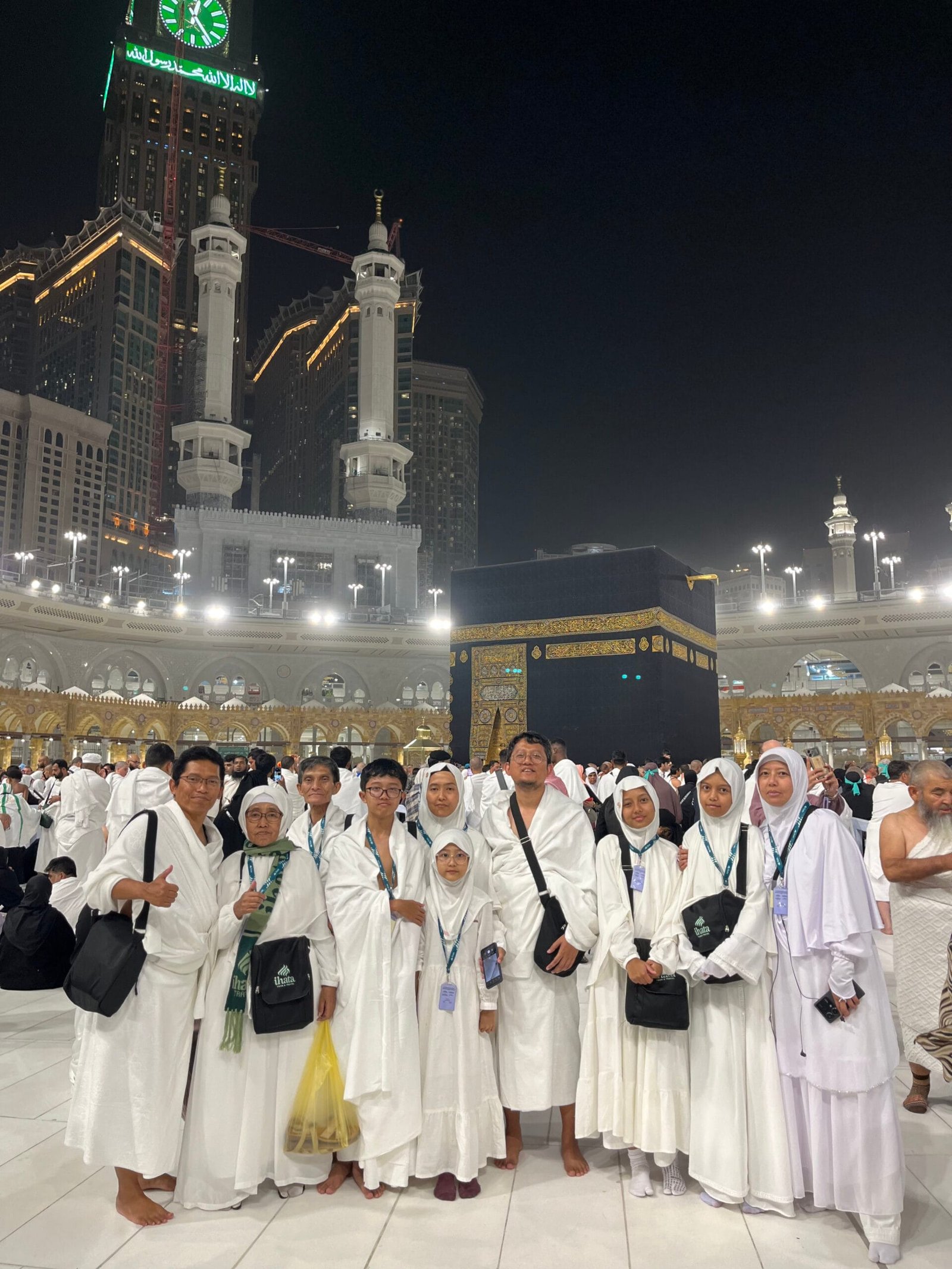 jamaah umroh beribadah di Masjidil Haram saat awal musim
