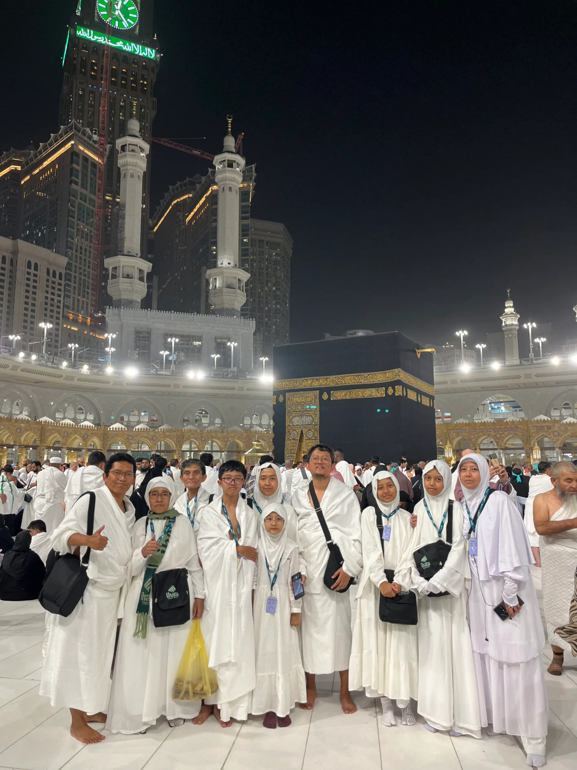 jamaah umroh beribadah di Masjidil Haram saat awal musim