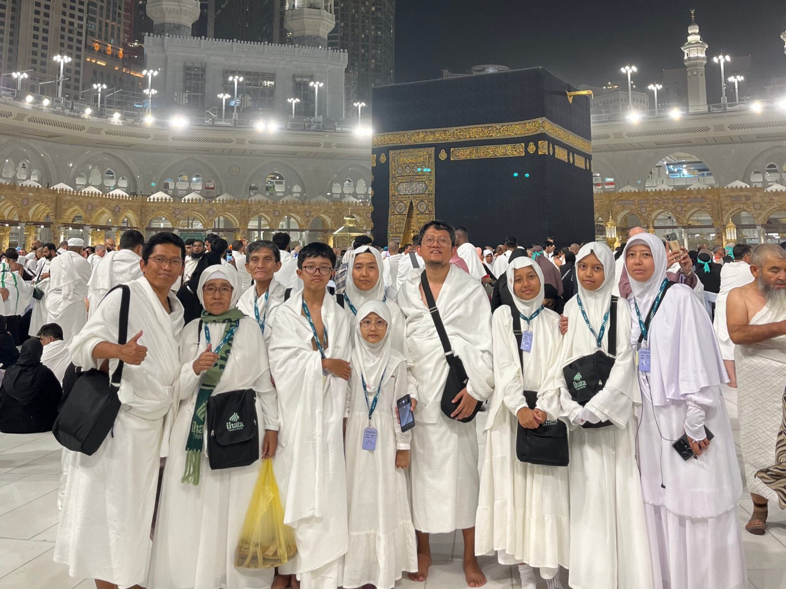 jamaah umroh beribadah di Masjidil Haram saat awal musim